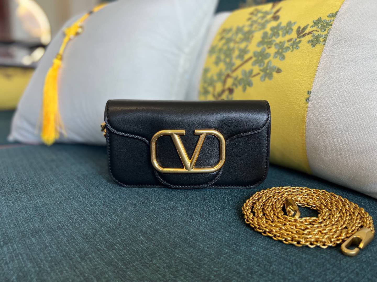 Va1e*ntin0 garavani shoulder bag-20*12*4cm