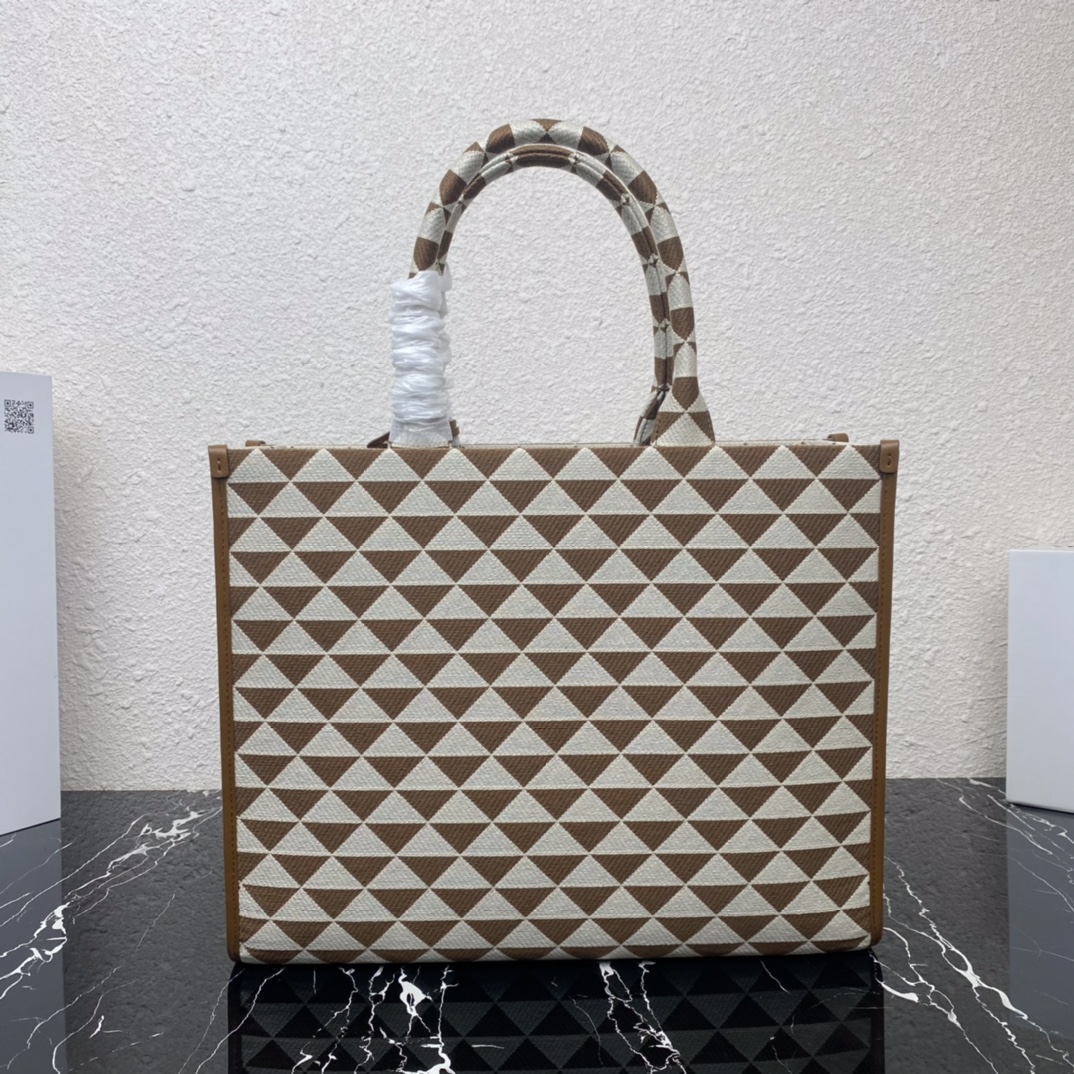 Pra*a small tote in saffiano leather 1ba356-39*31*11cm