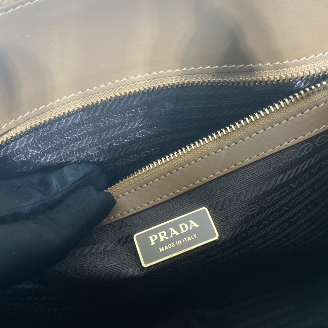 Pra*a tote in saffiano leather 1ba356-39*31*11cm