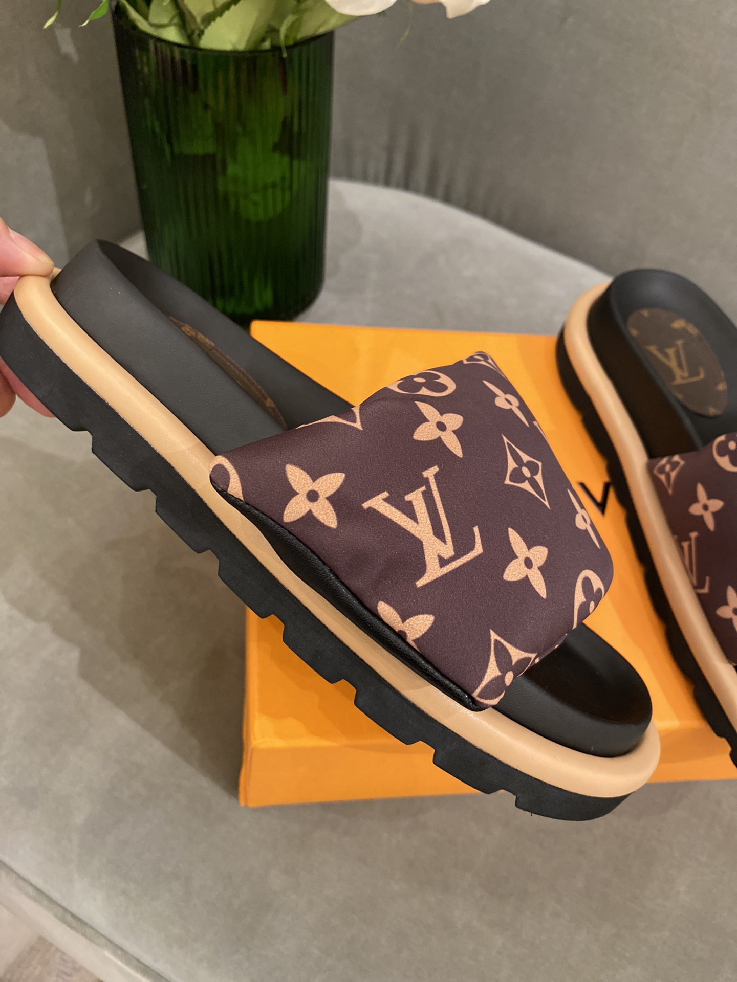 l0*is V*t0n sandals