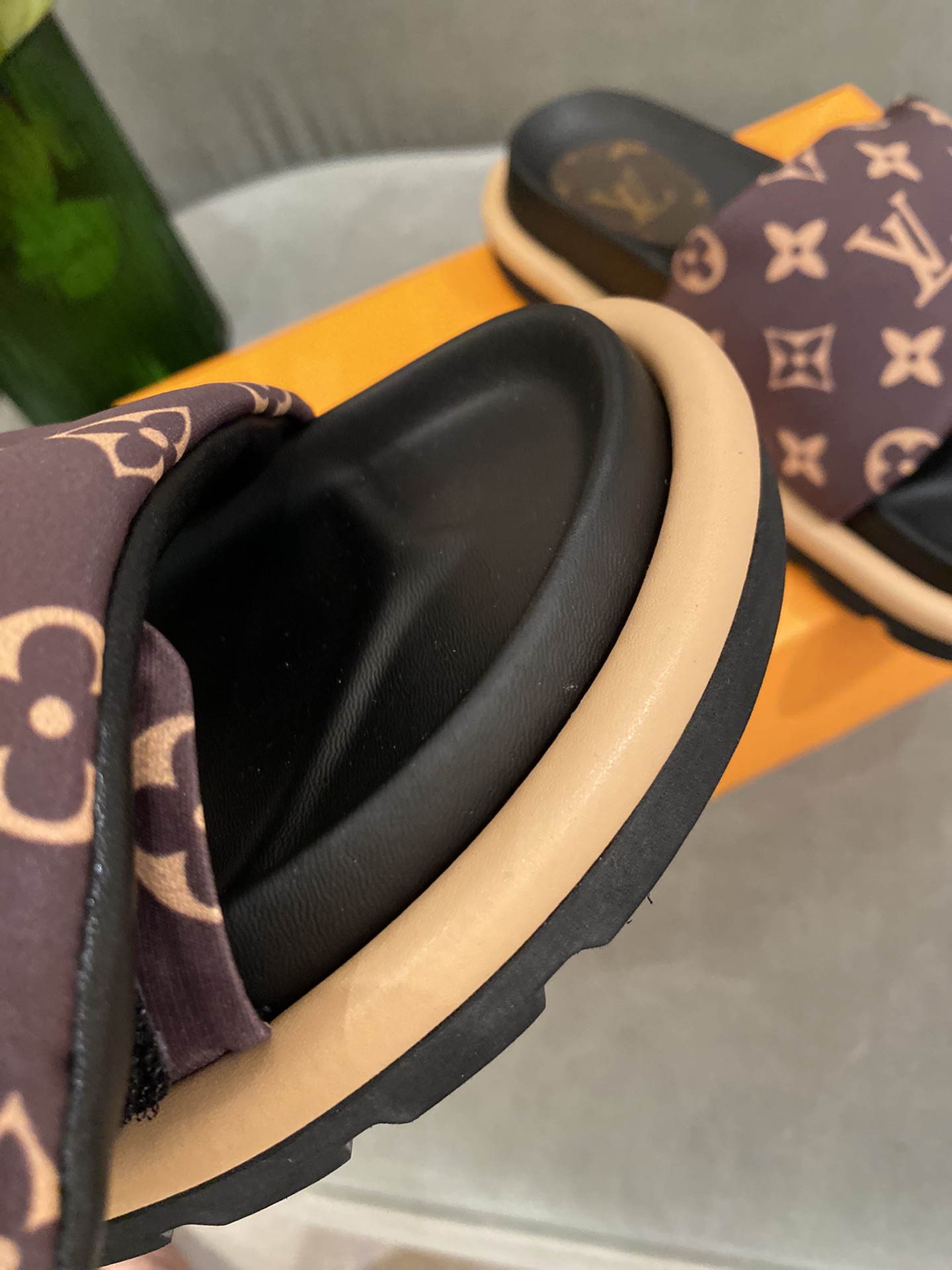 l0*is V*t0n sandals
