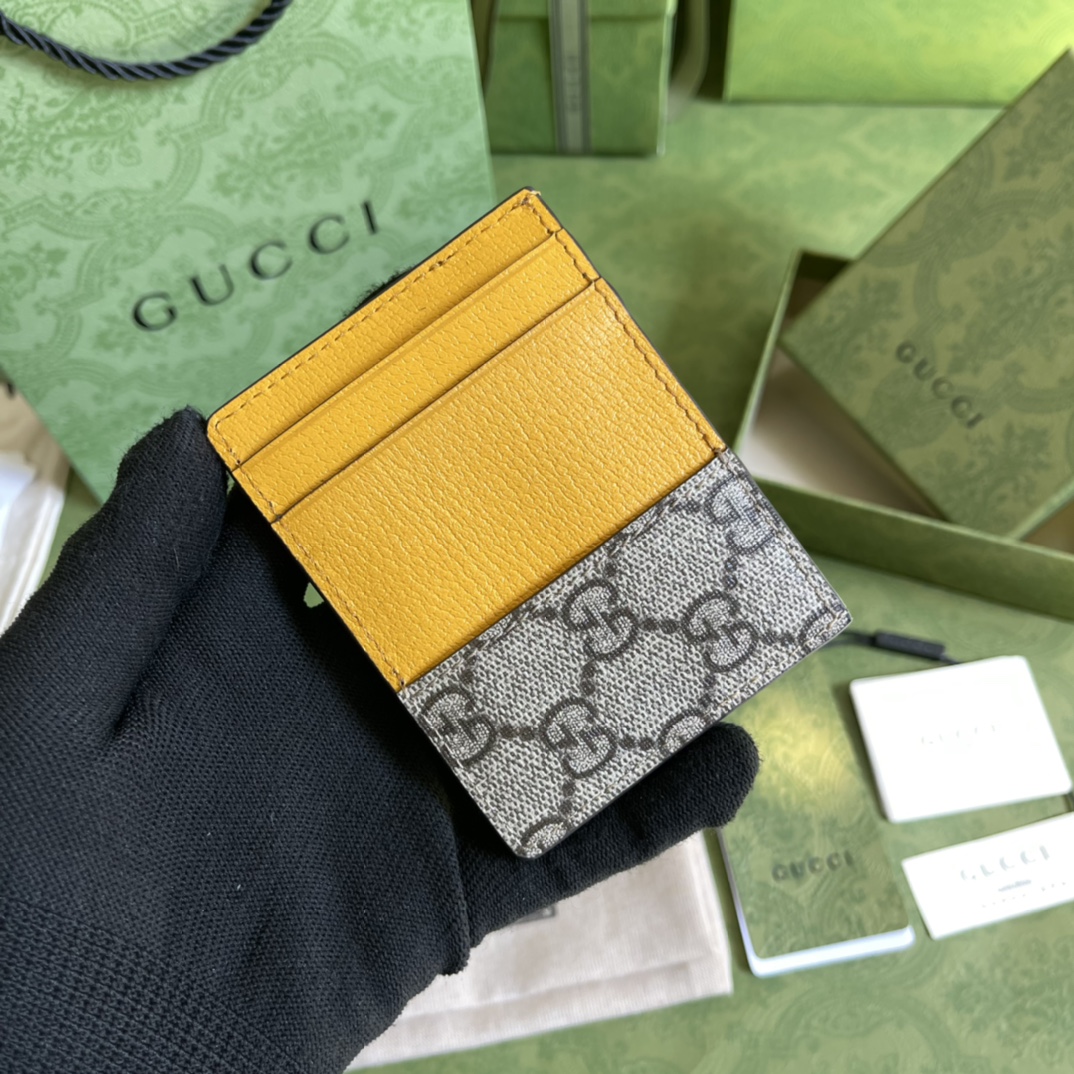 G*u*i wallet-10*7.5cm