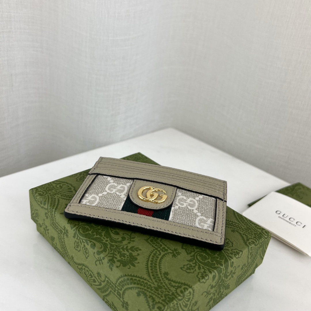 G*u*i wallet-10*7.5cm