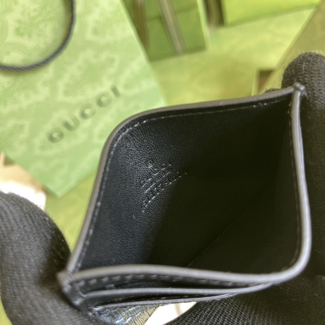G*u*i wallet-10*7.5cm