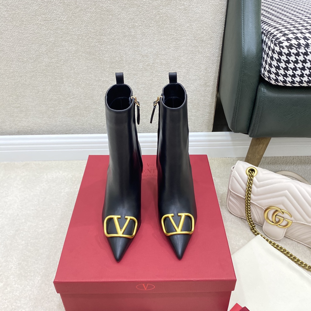 Va1e*ntin0 boots