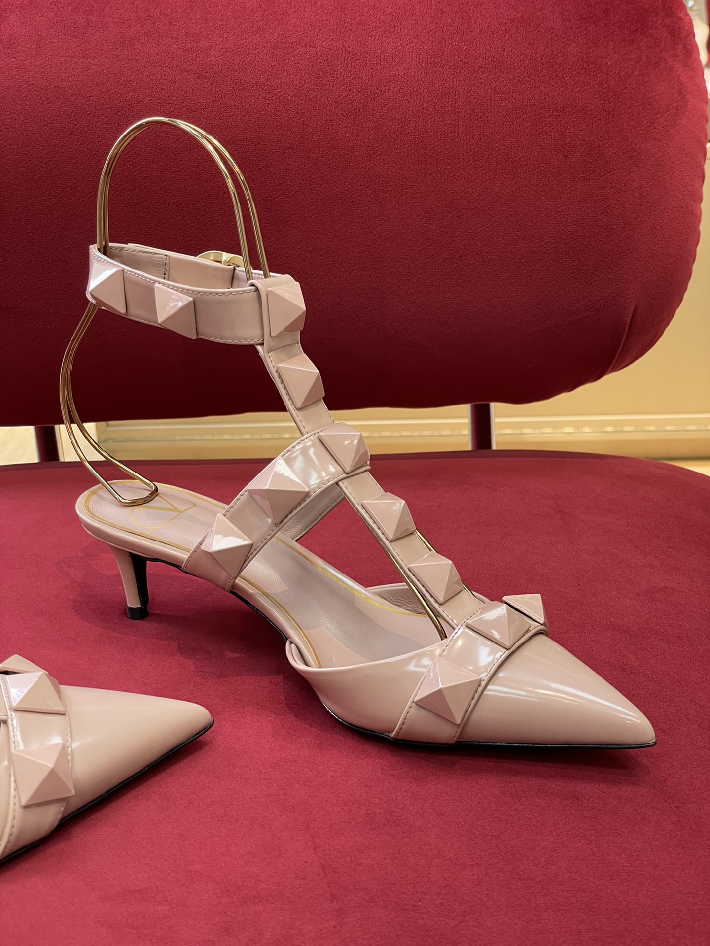 Va1e*ntin0 2022ss heels(size:35-42)