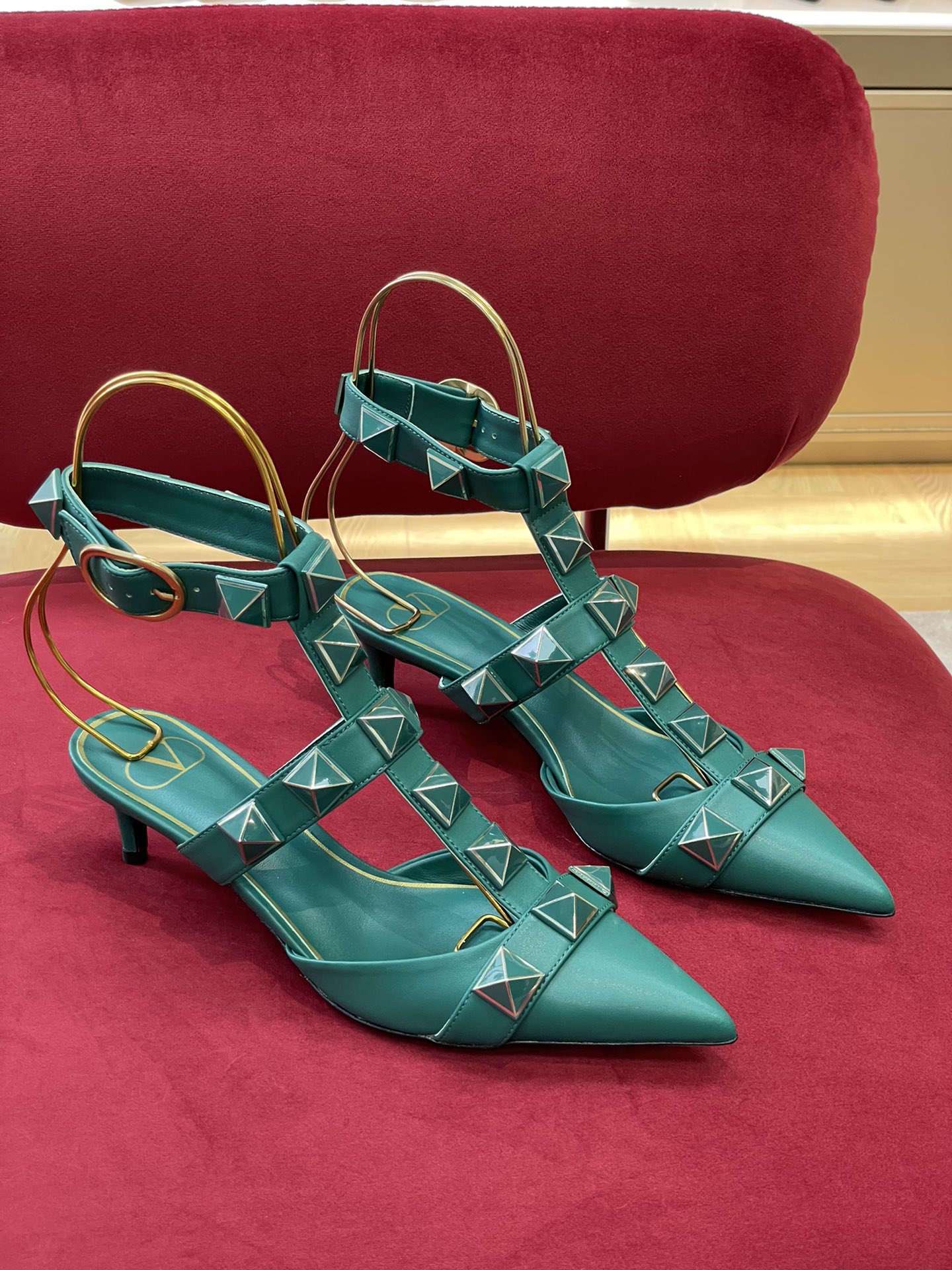 Va1e*ntin0 2022ss heels(size:35-42)