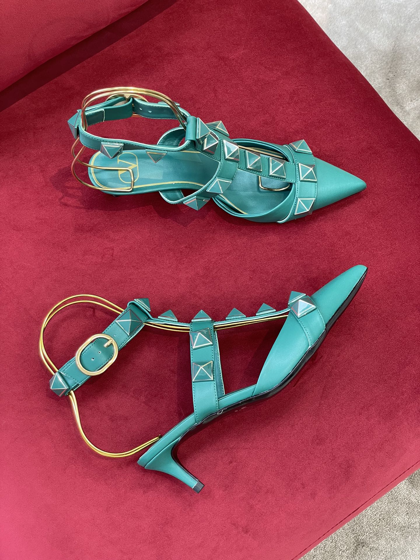 Va1e*ntin0 2022ss heels(size:35-42)