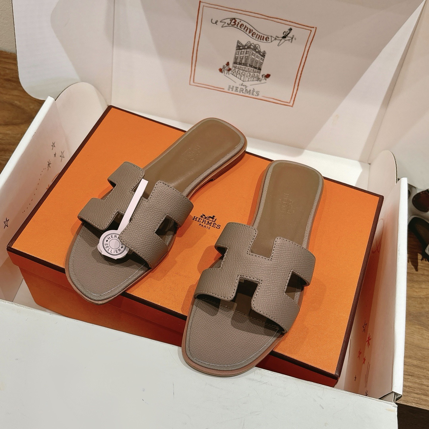 H**me5 slippers in caviar leather