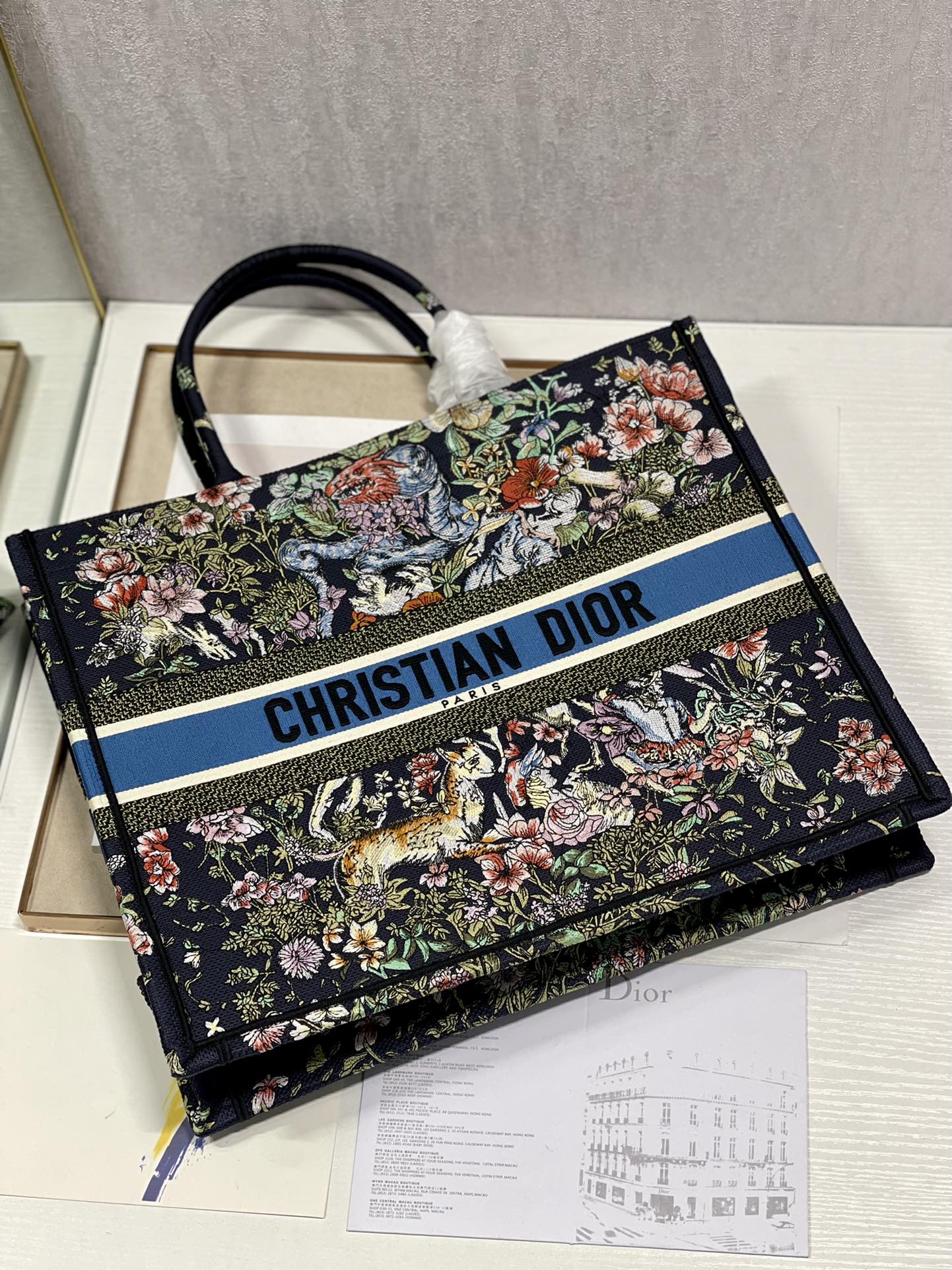 D*or book tote