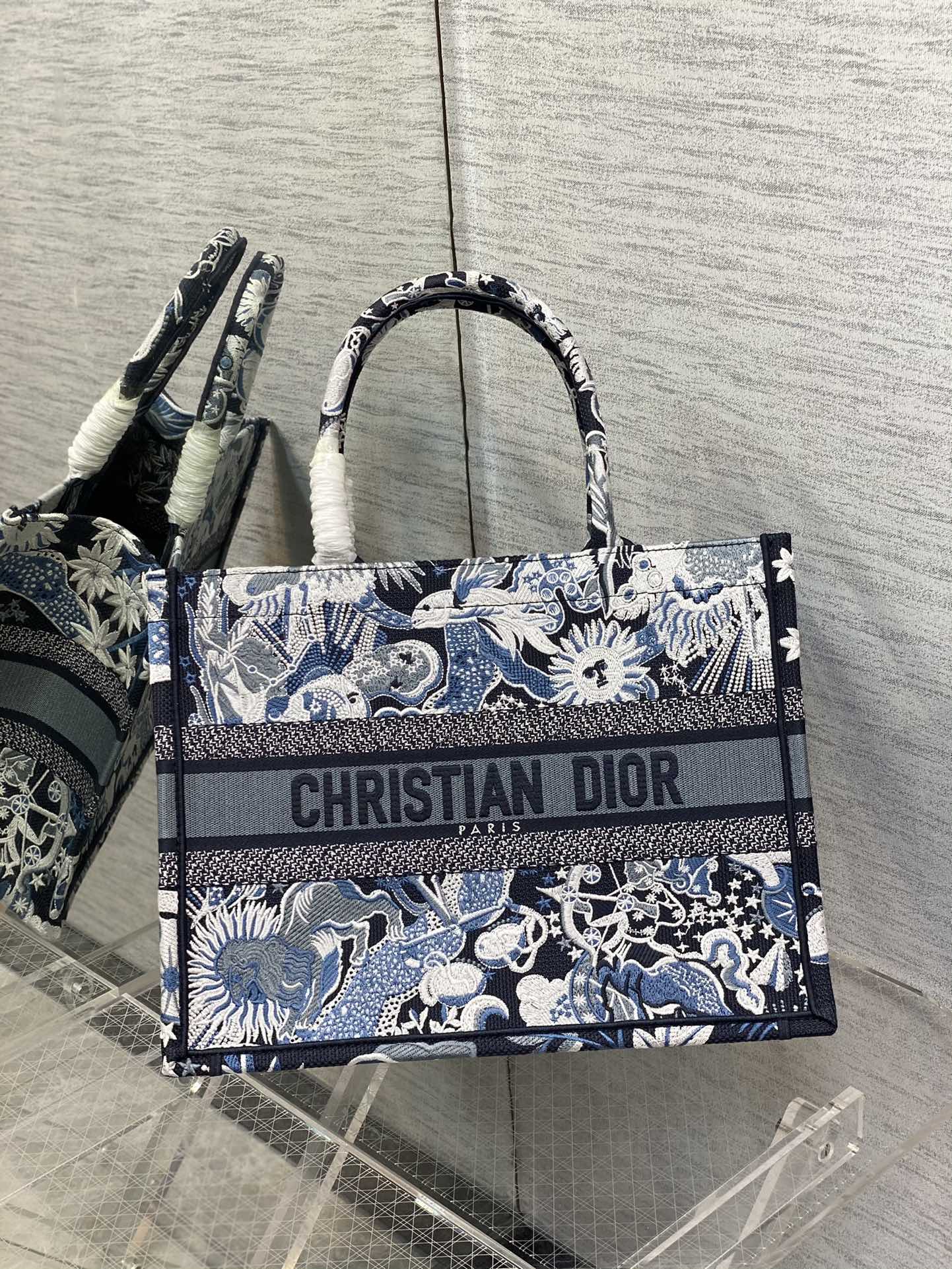 D*or small book tote-36.5cm
