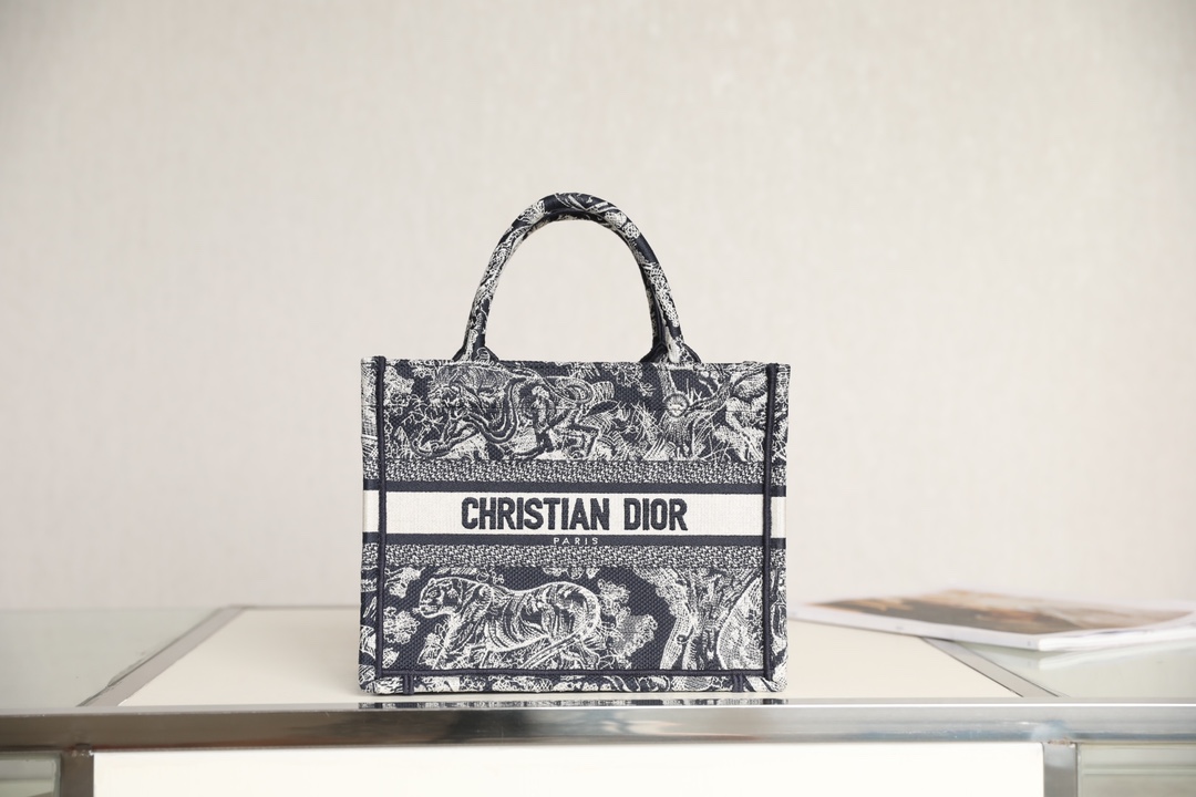 D*or small book tote-26*8*22cm