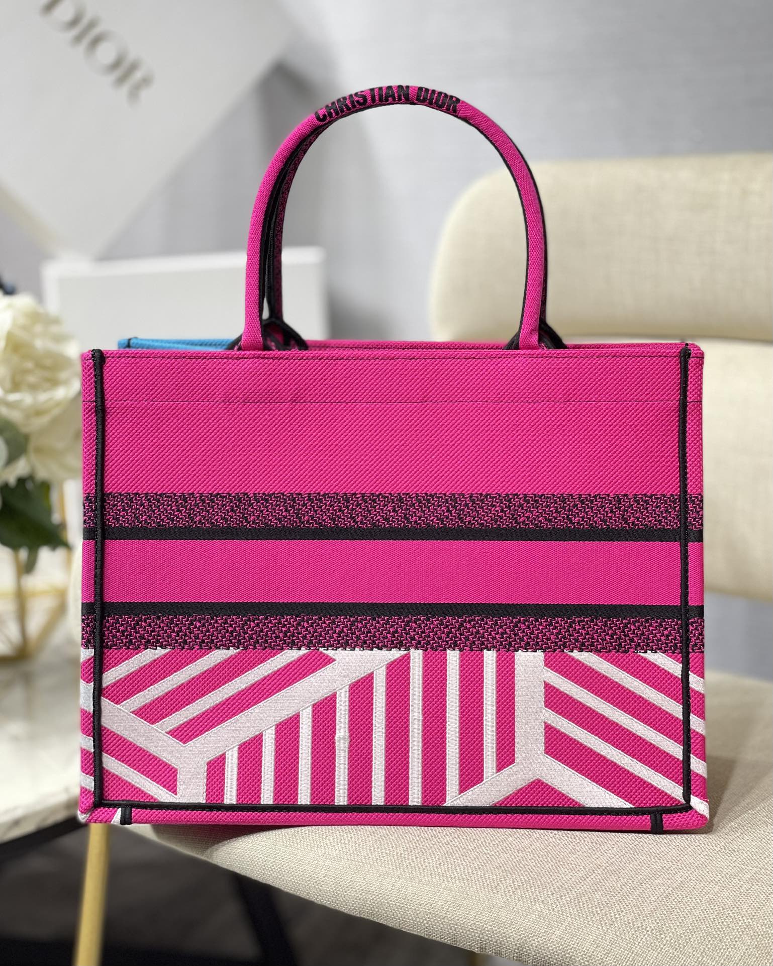 D*or small book tote-36.5cm