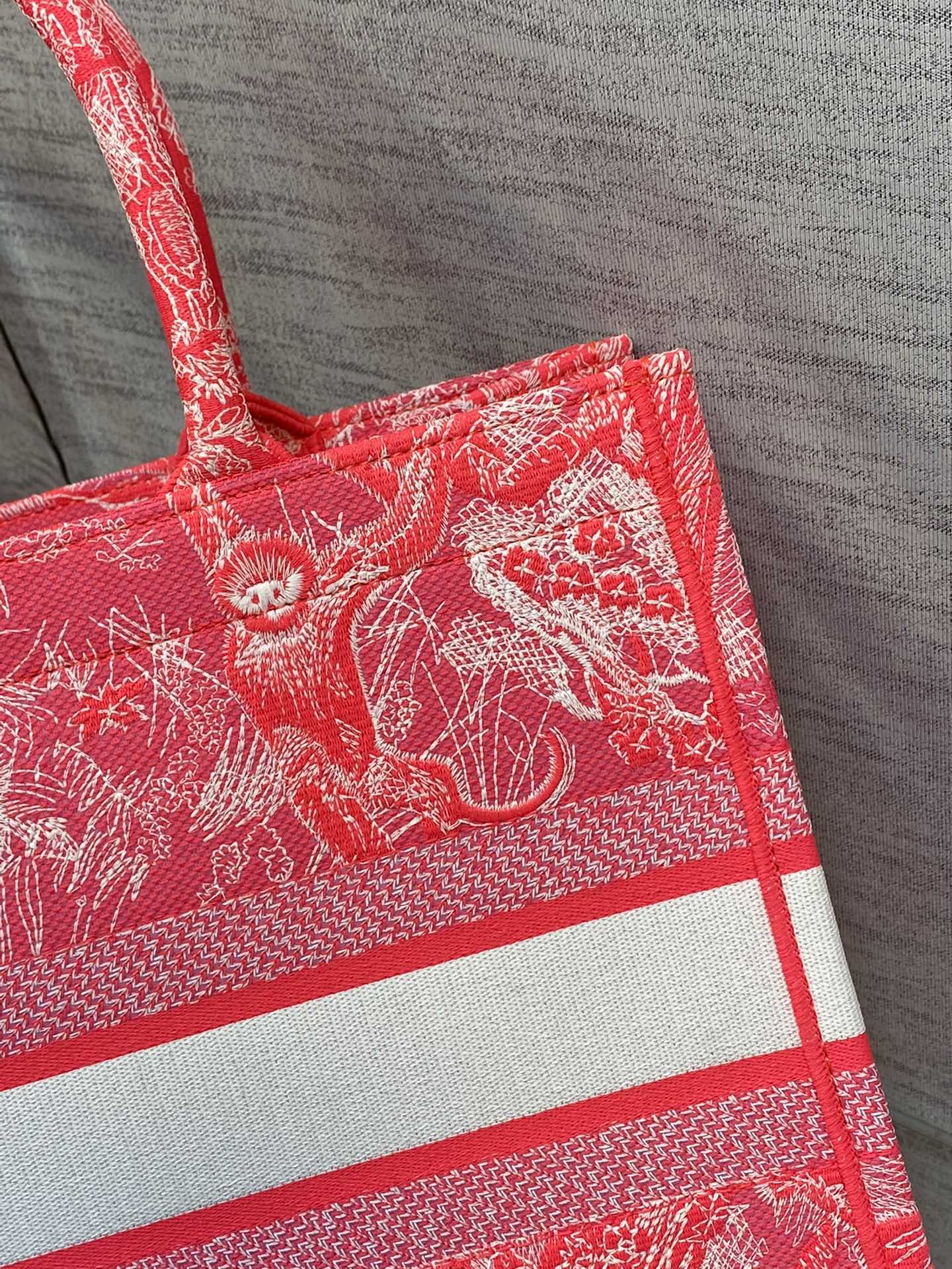 D*or small book tote-36.5cm