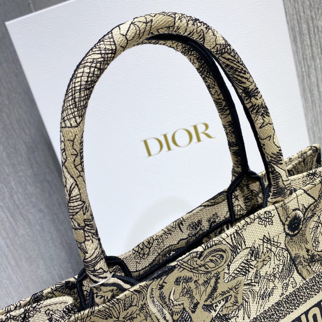 D*or small book tote-36.5cm