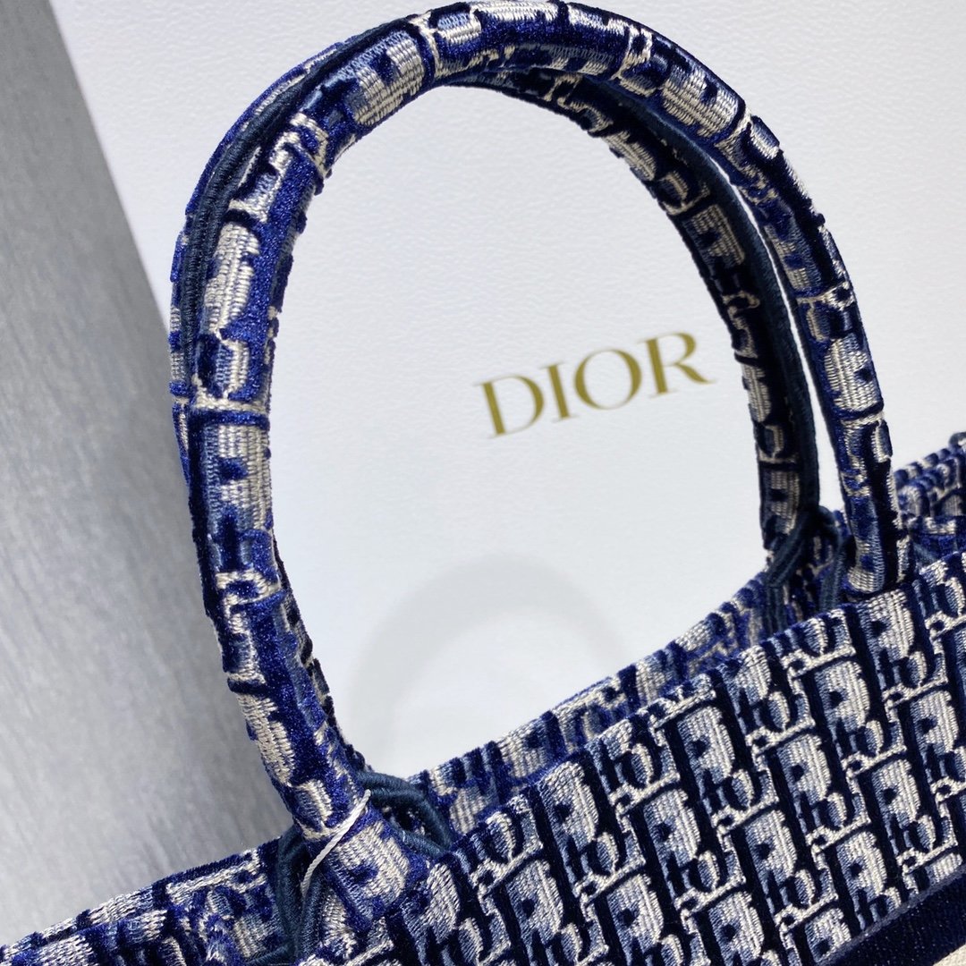 D*or small book tote-36.5cm