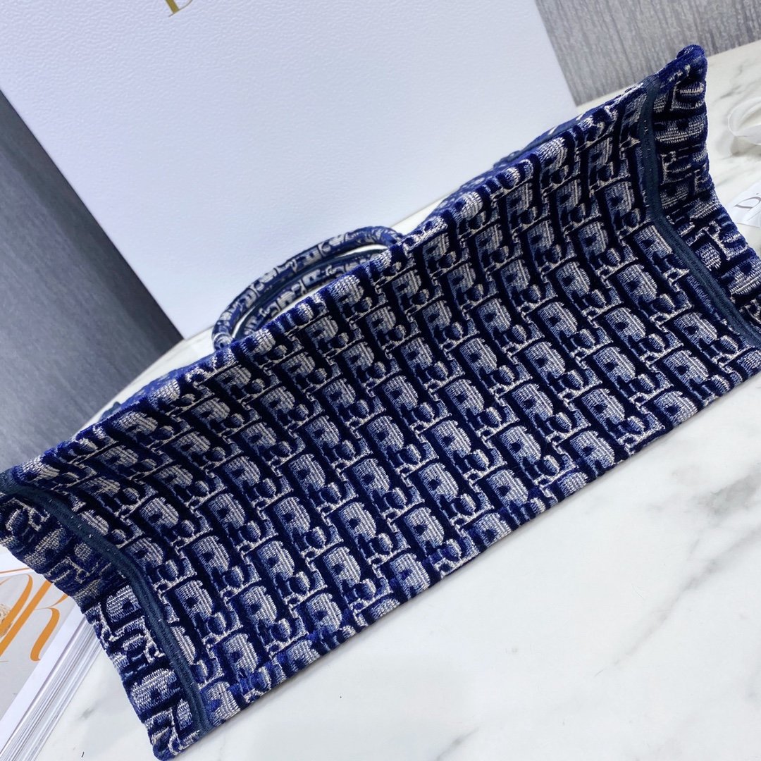 D*or small book tote-36.5cm