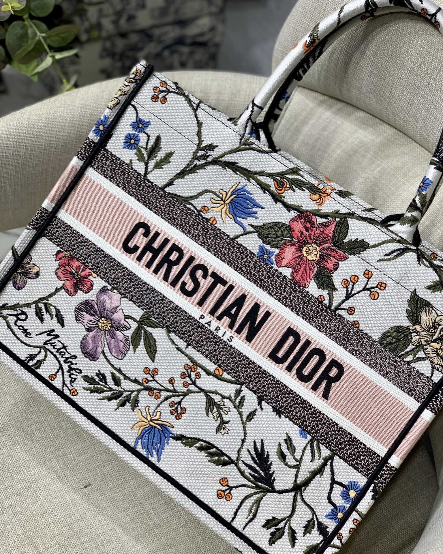 D*or small book tote-36.5cm