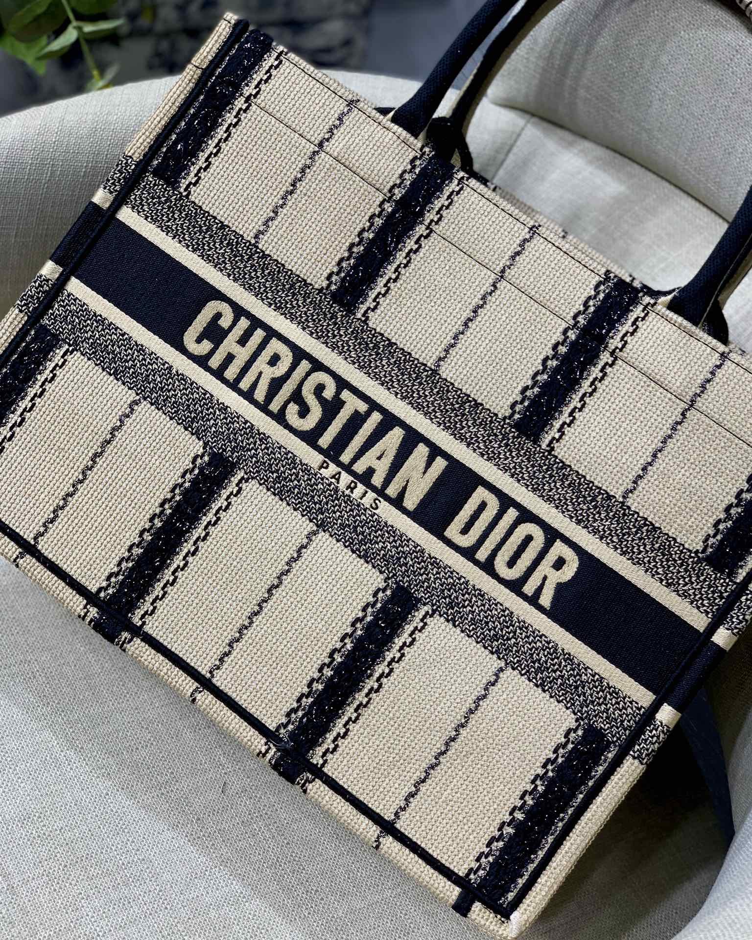 D*or small book tote