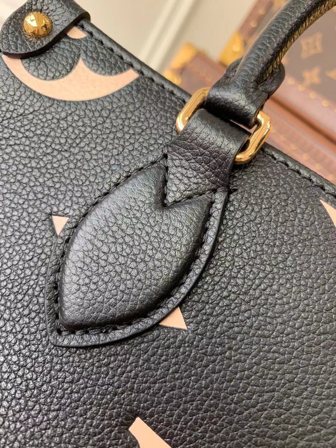 l0*is V*t0n onthego handbag-28*11*19cm