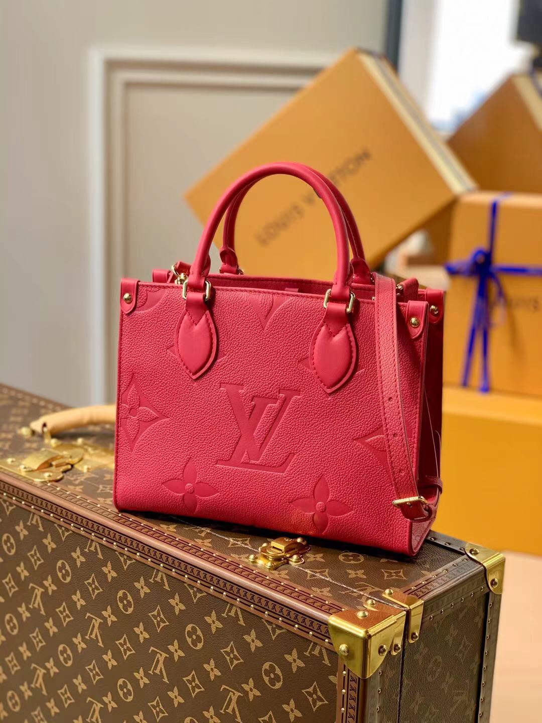 l0*is V*t0n onthego handbag-28*11*19cm
