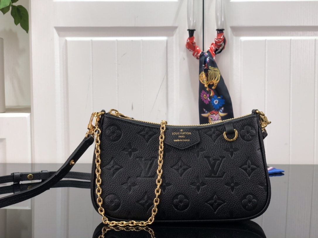 l0*is V*t0n easy pouch on strap-19x11.5x3cm