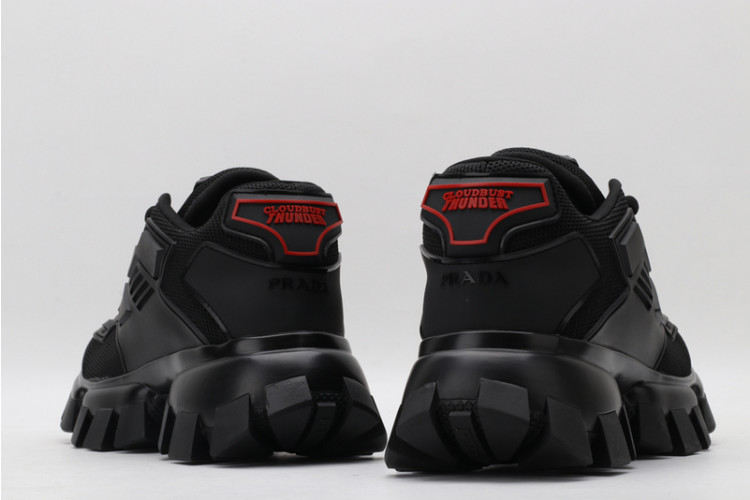 Pra*a sneaker