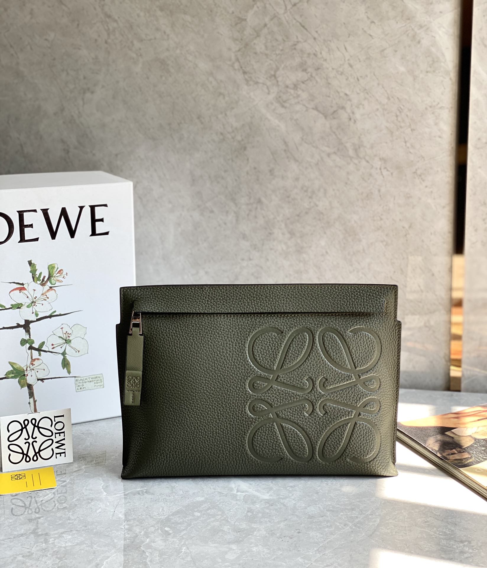 L0ew* pouch-29.5*20cm