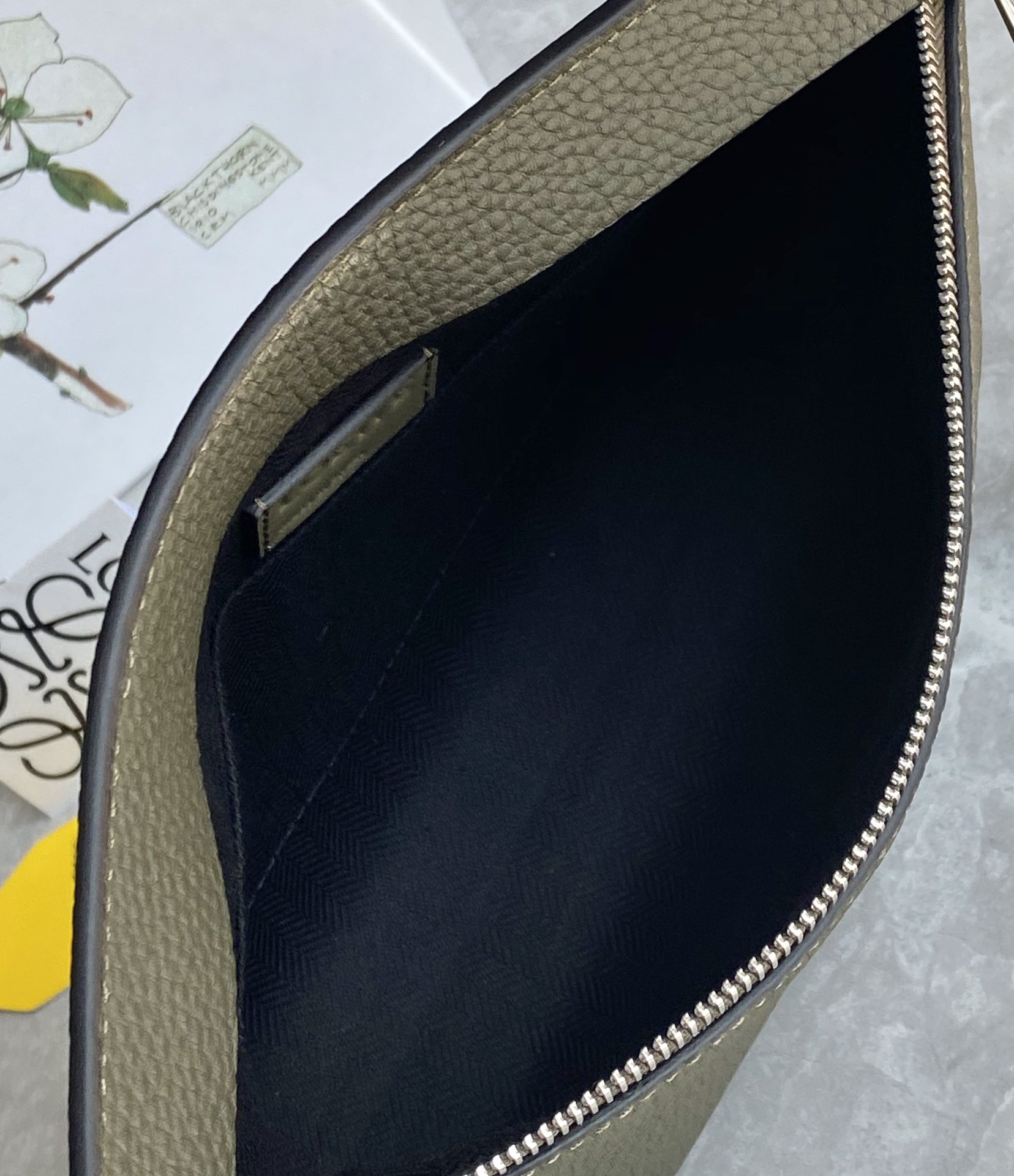 L0ew* pouch-29.5*20cm