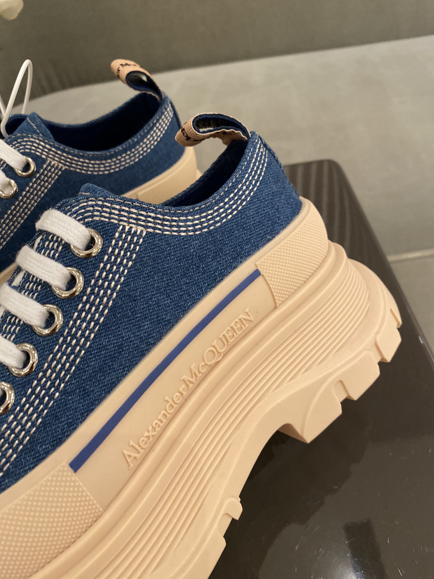 A1exa*der m*q*en sports shoes