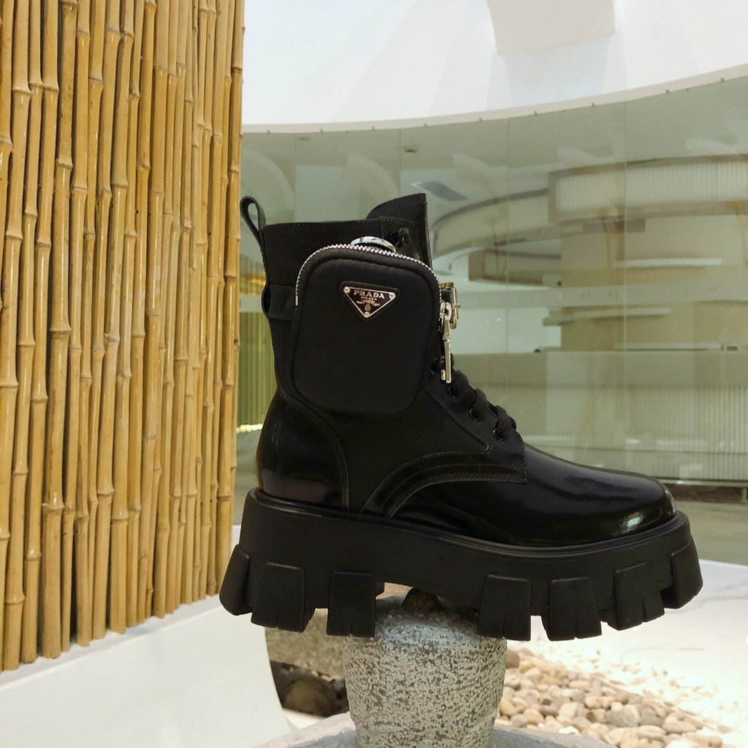 Pra*a 2020ss boots(shiny version)