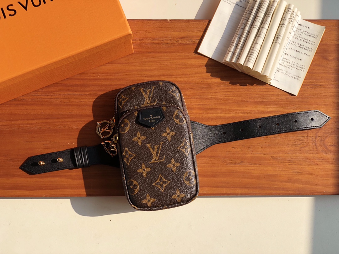 l0*is V*t0n functional bag-10*18*9.0cm