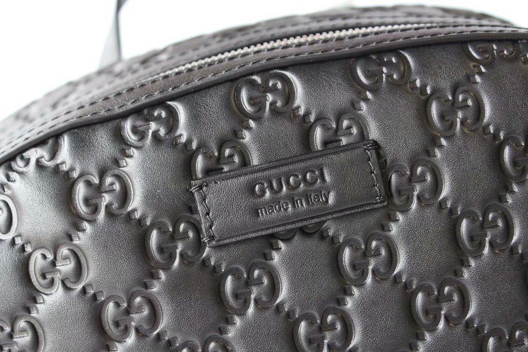G*u*i backpack-32*41*15cm