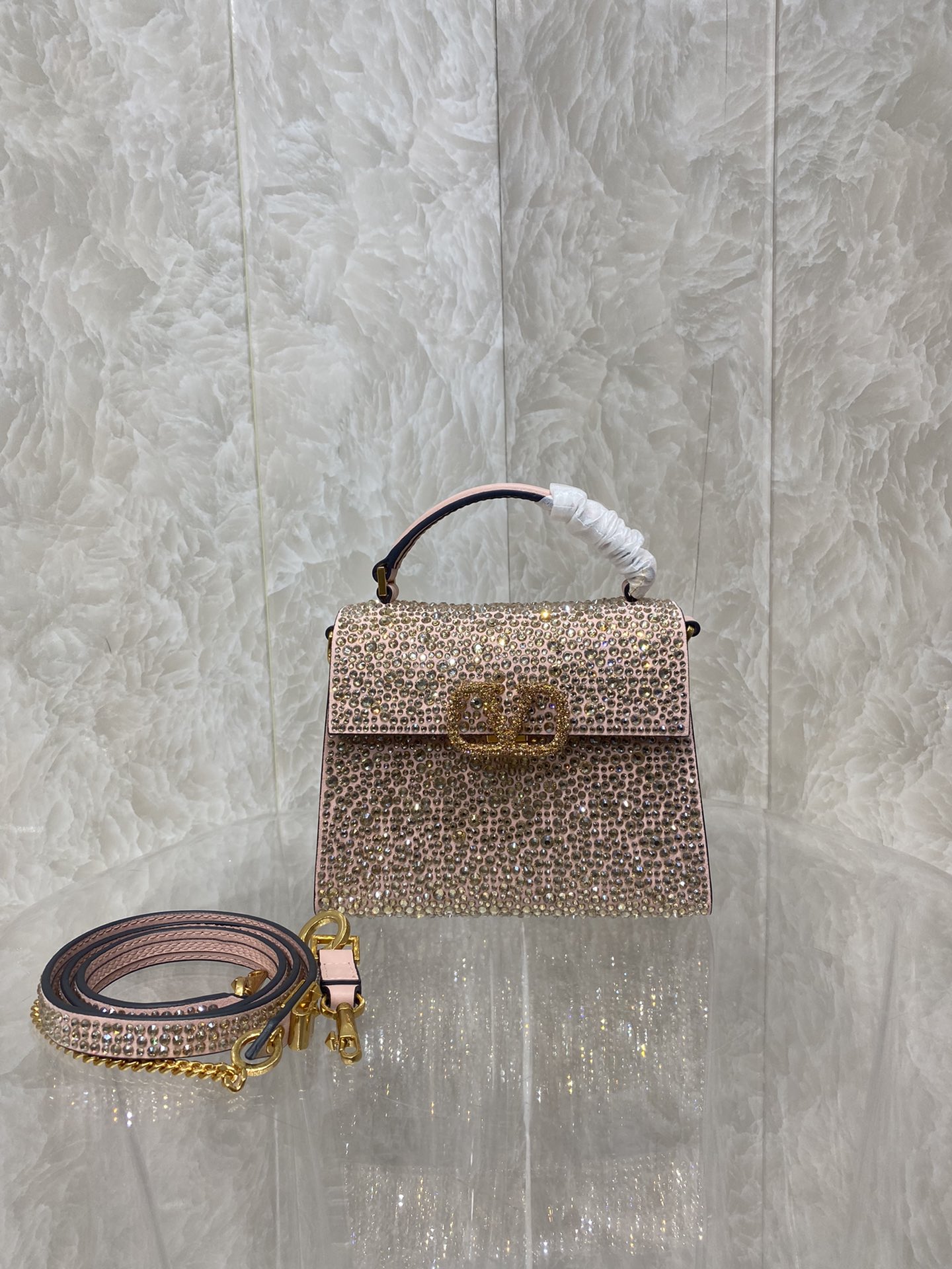 Va1e*ntin0 vlogo signature chain bag-19*13*9cm