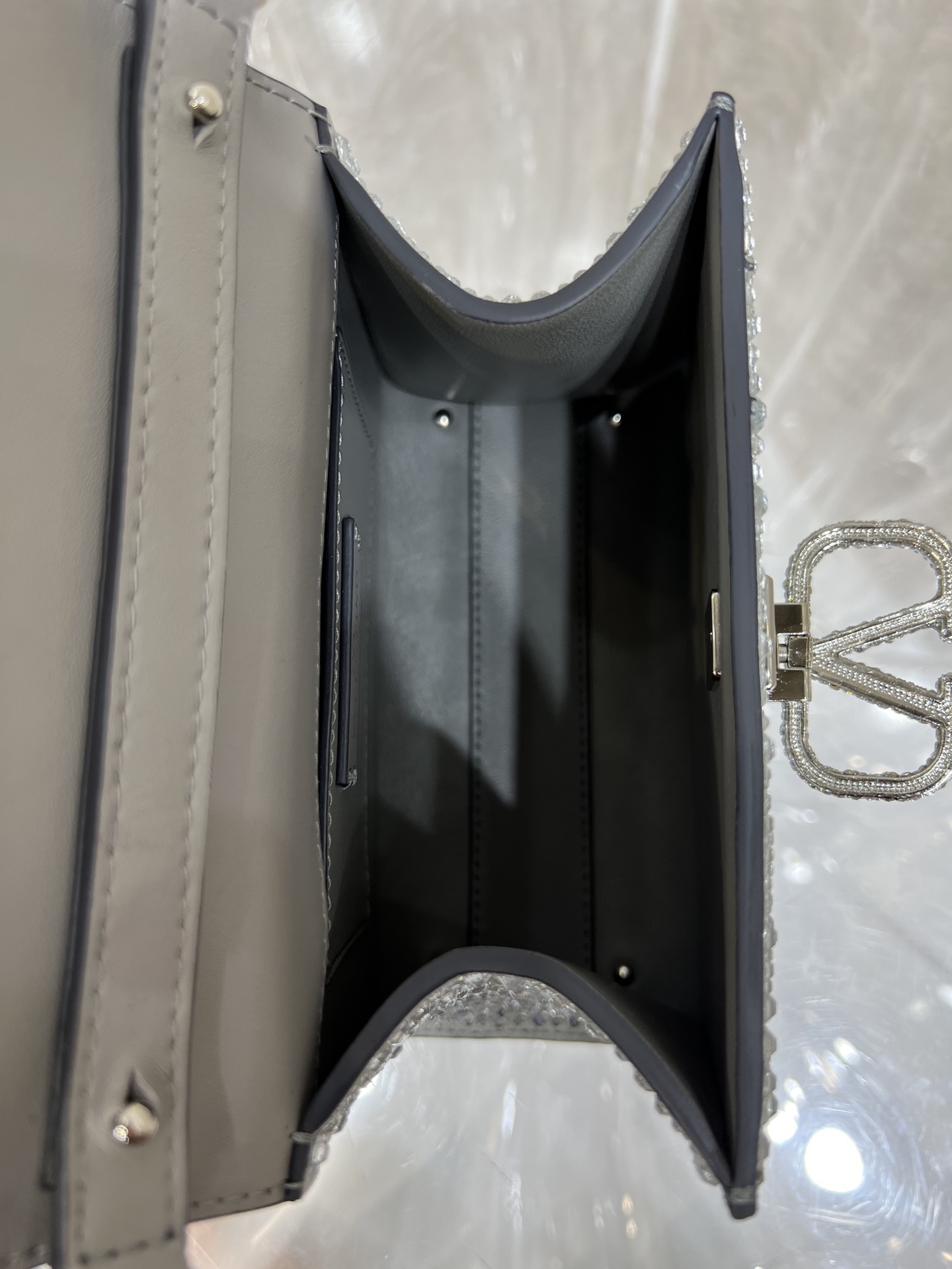 Va1e*ntin0 vlogo signature chain bag-19*13*9cm