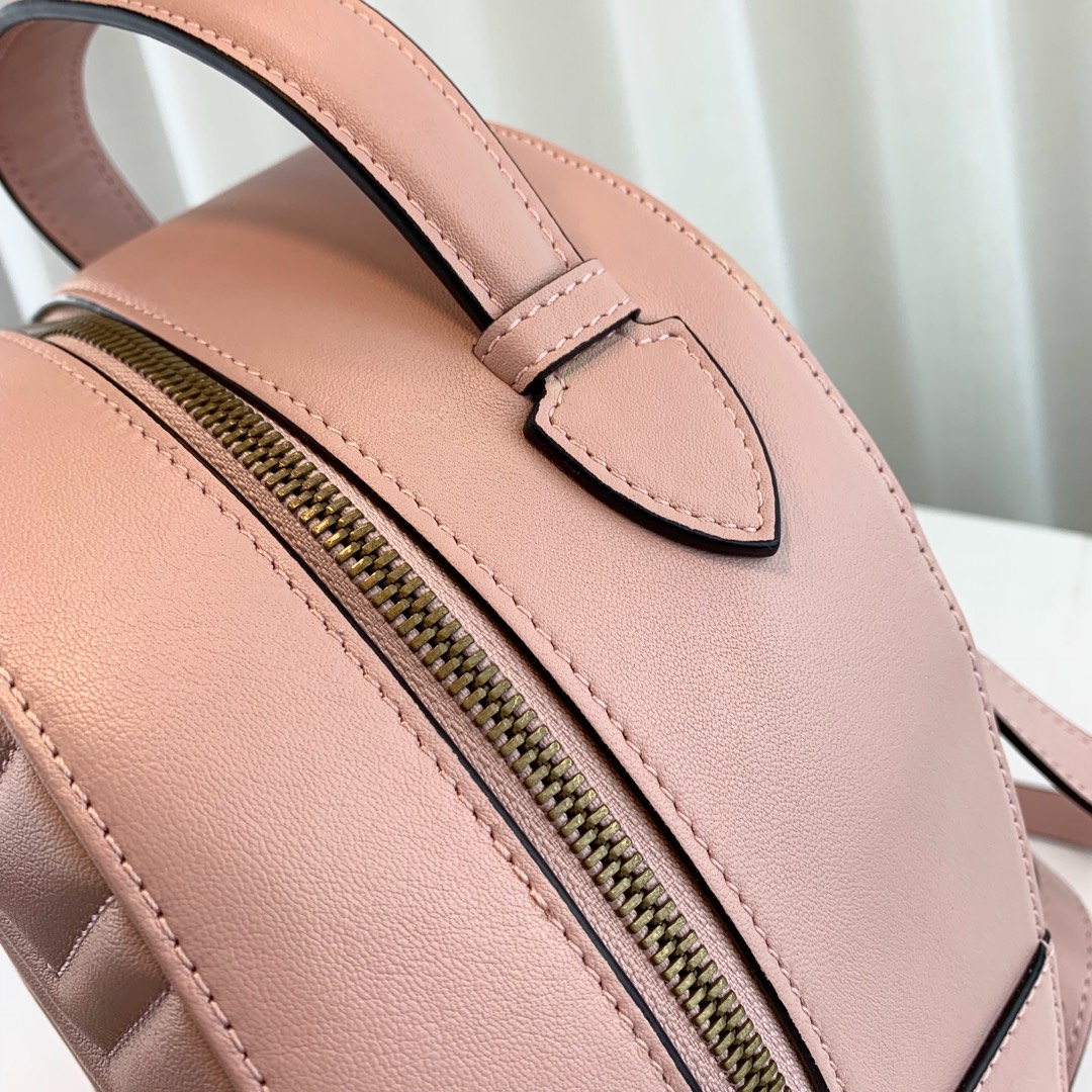 G*u*i backpack-22.5x26x11cm
