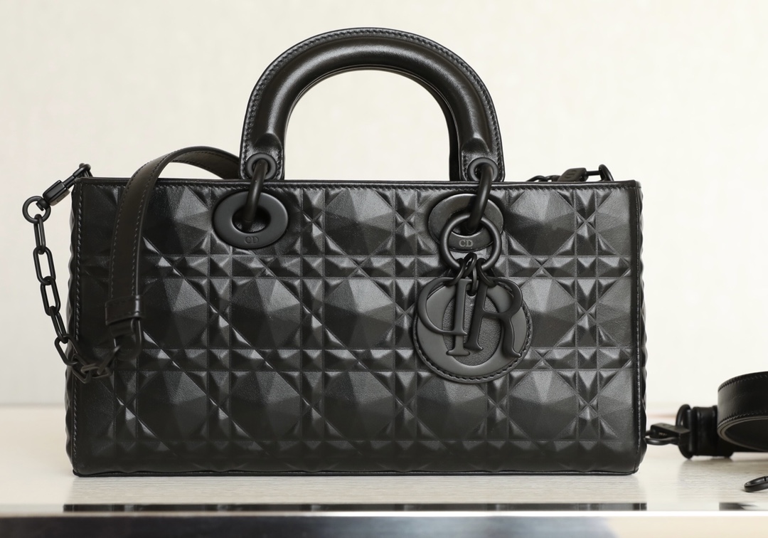 D*or lady bag-26 x 13.5 x 5cm