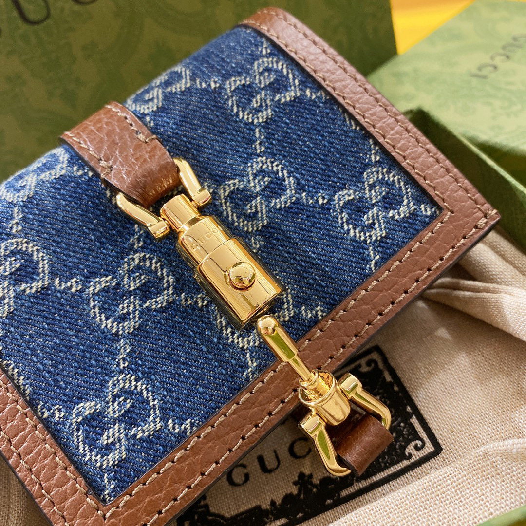 G*u*i wallet-9.5cm