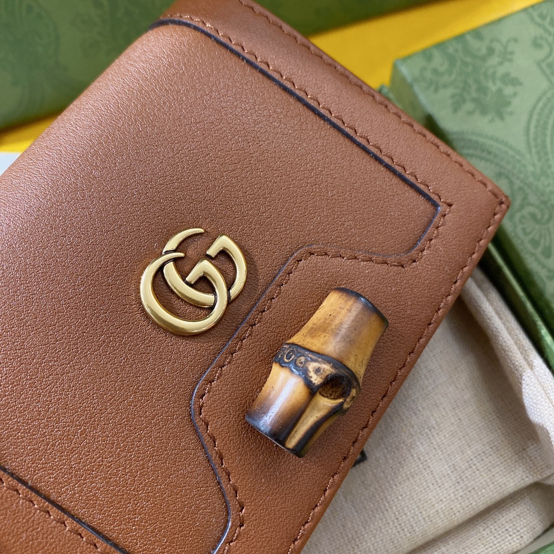 G*u*i wallet-11*8* 2.5cm