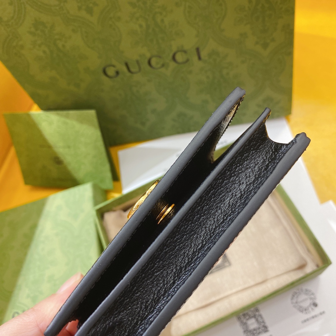 G*u*i wallet-11*8.5*3cm