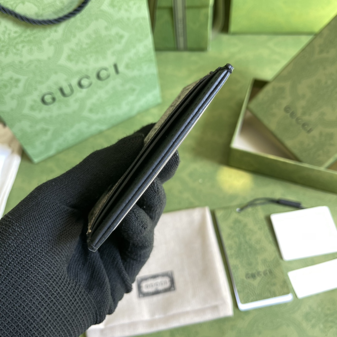 G*u*i wallet-10*7.5cm