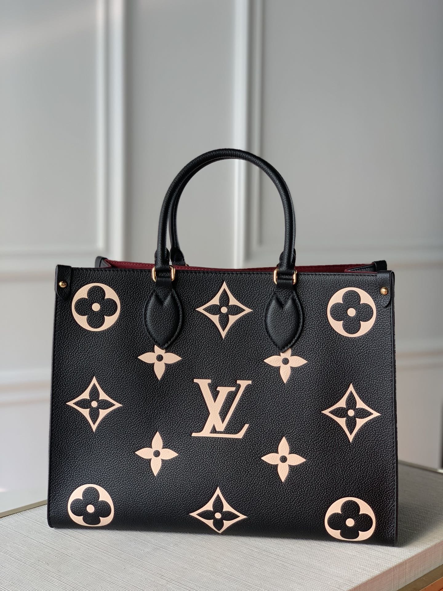 l0*is V*t0n small onthego handbag-35*28*15cm