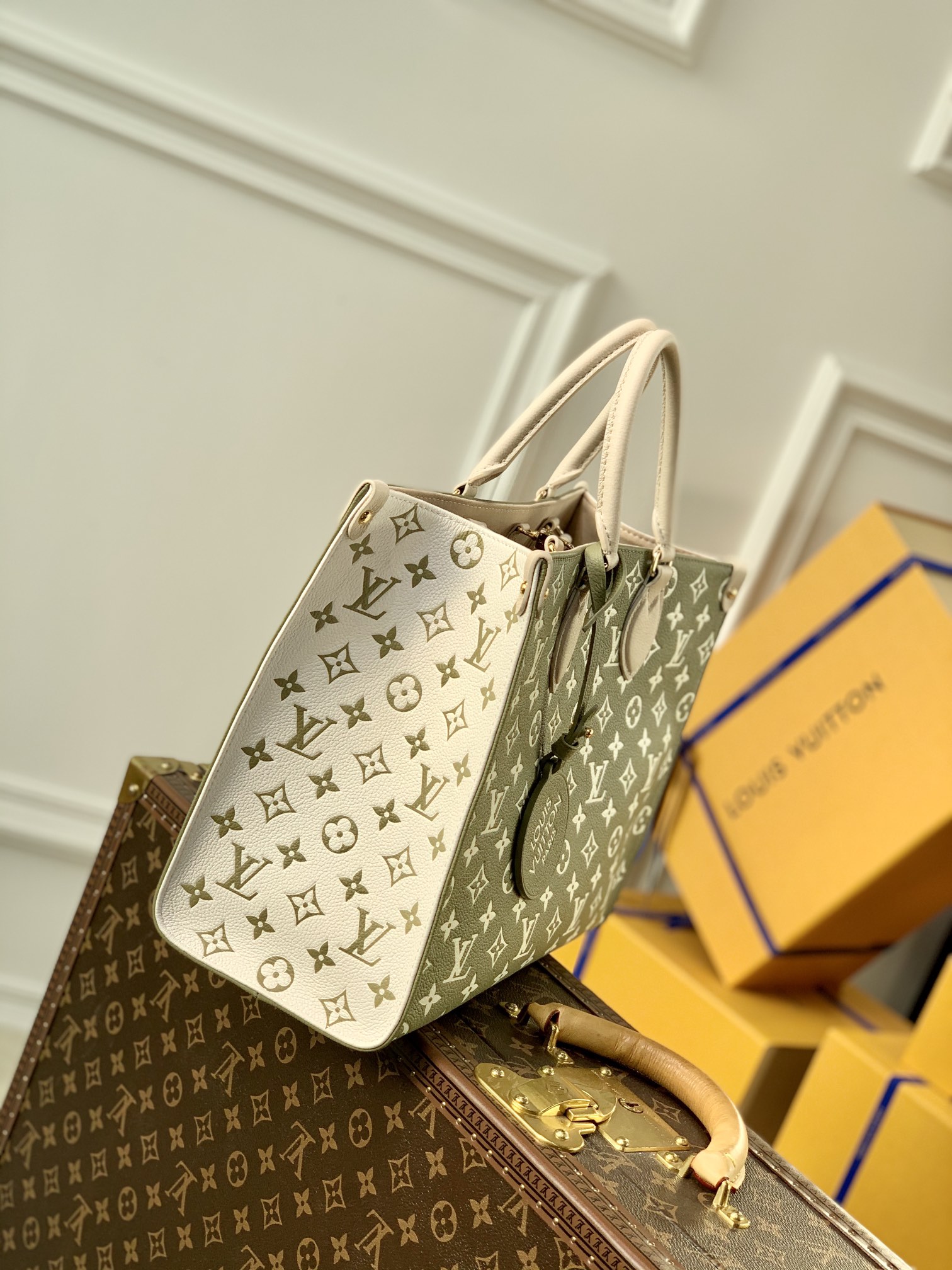 l0*is V*t0n spring in the city onthego handbag-35*27*14cm