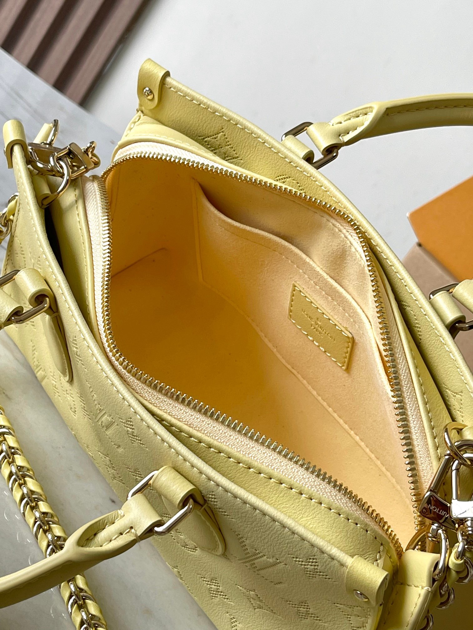 l0vis Vvtt0n onthego east west handbag-m23640-25*13*10cm