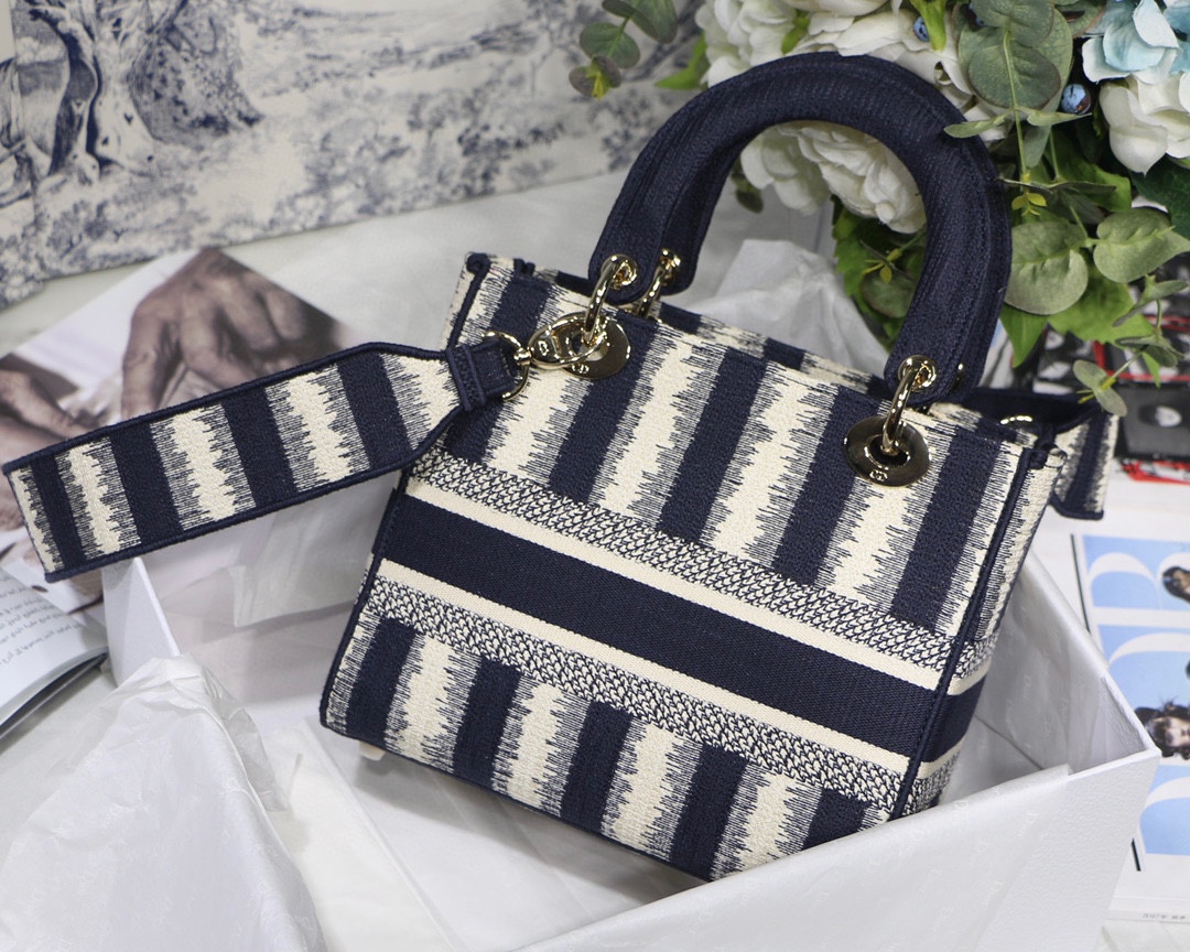 lady D*or bag-24*20*11cm