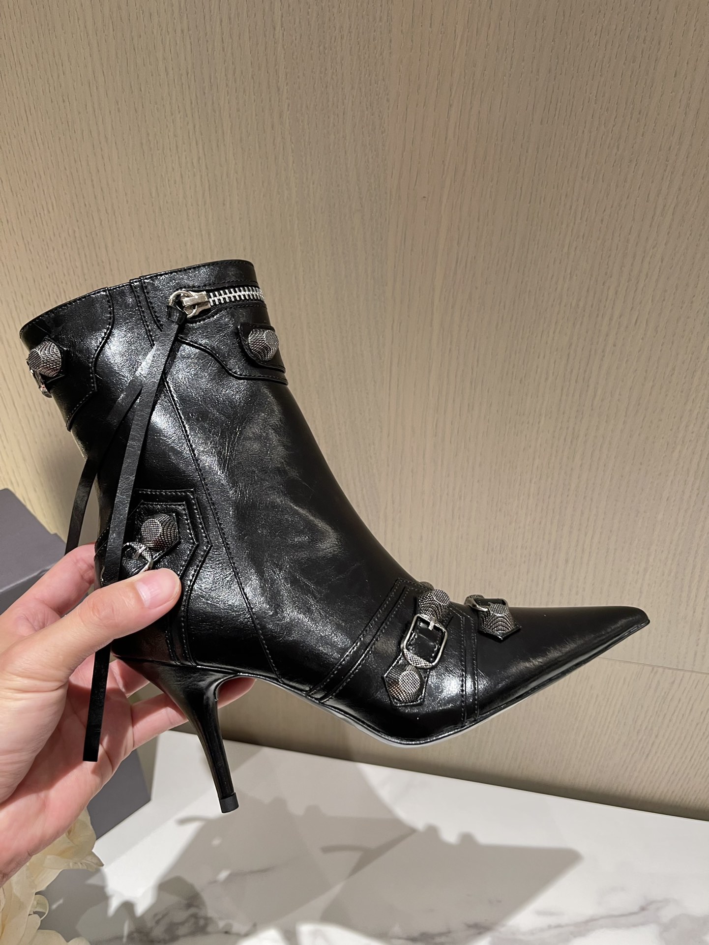 Ba*len*cia*ga boots