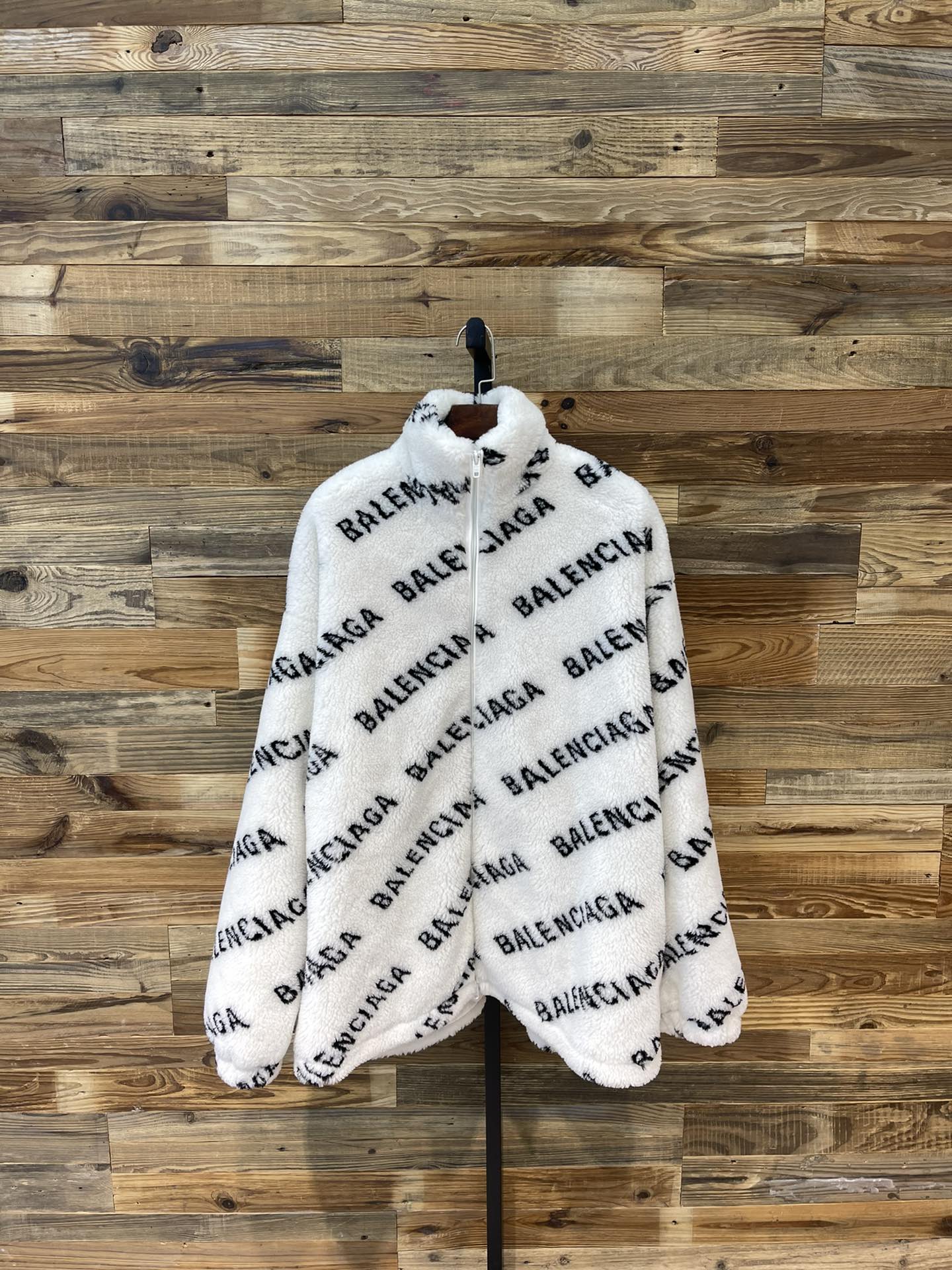 Ba*len*cia*ga fleece