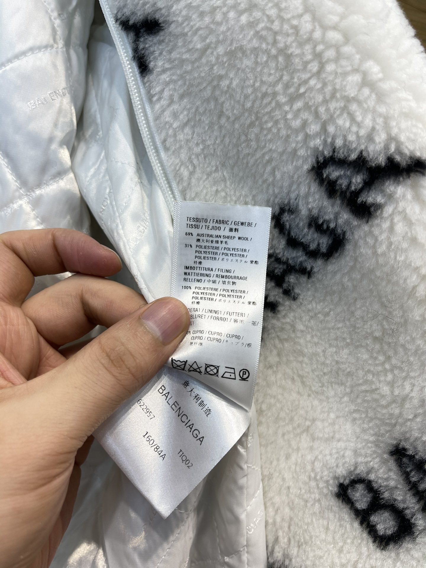 Ba*len*cia*ga fleece