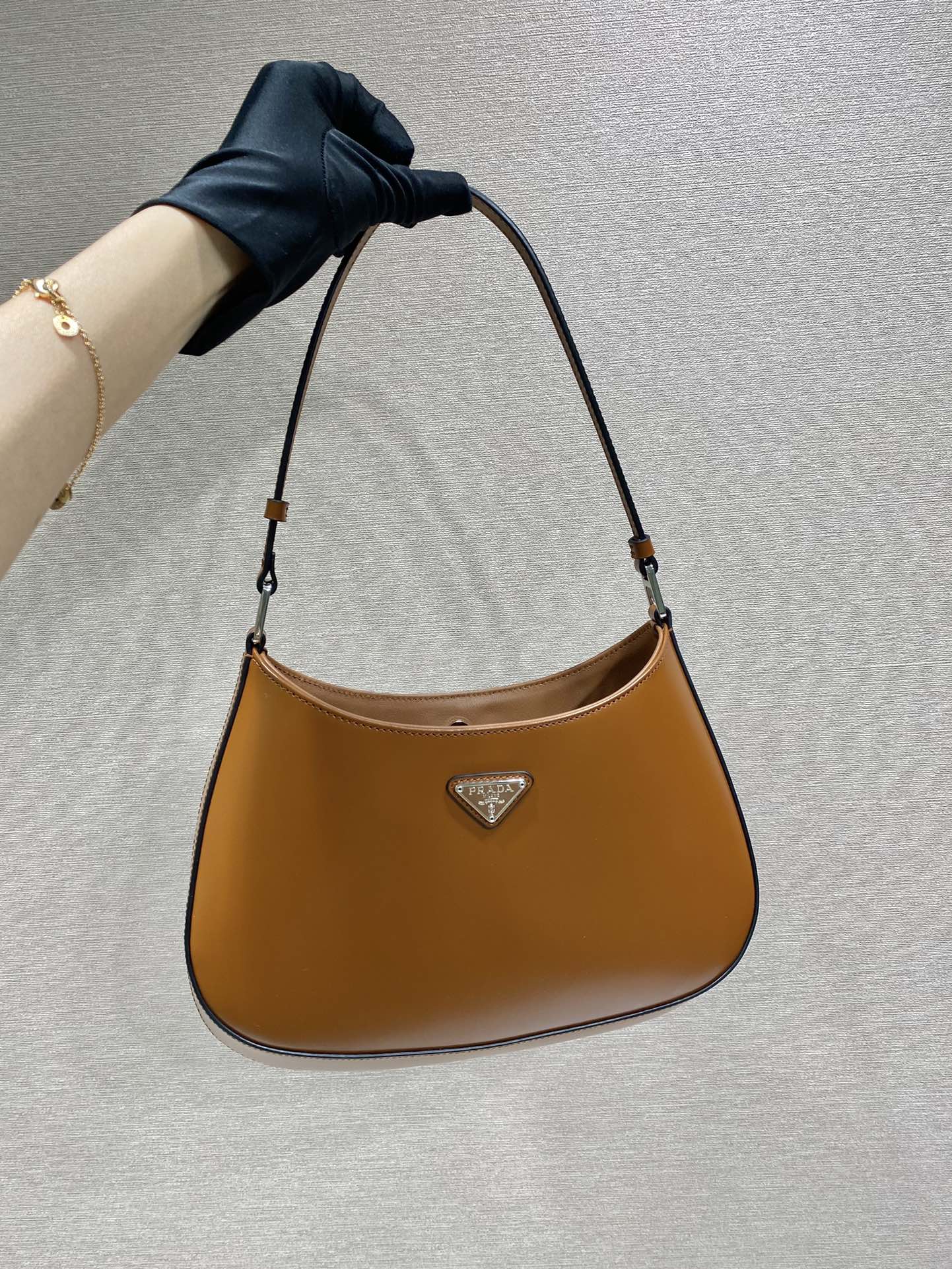 Pra*a cleo handbags-patent leather-26.5*15*4cm