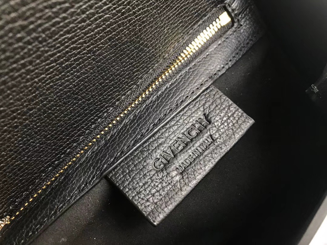 g1uenchy P*nd0ra bag-18cm